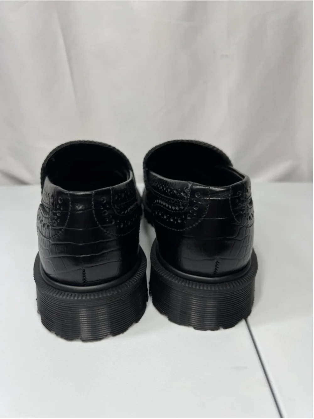Dr. Martens Penton Brogue Analine Croc Embossed Black 10L 9M Timeless Classic